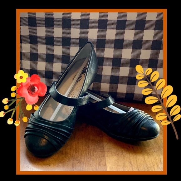 White Mountain Shoes - Mary Jane's